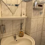 9 At Cathedral Апартаменты *